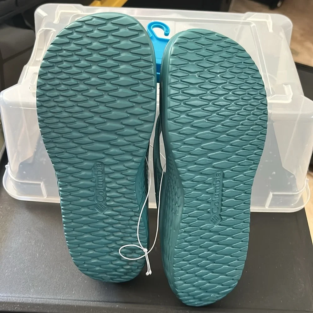 Columbia new sandals